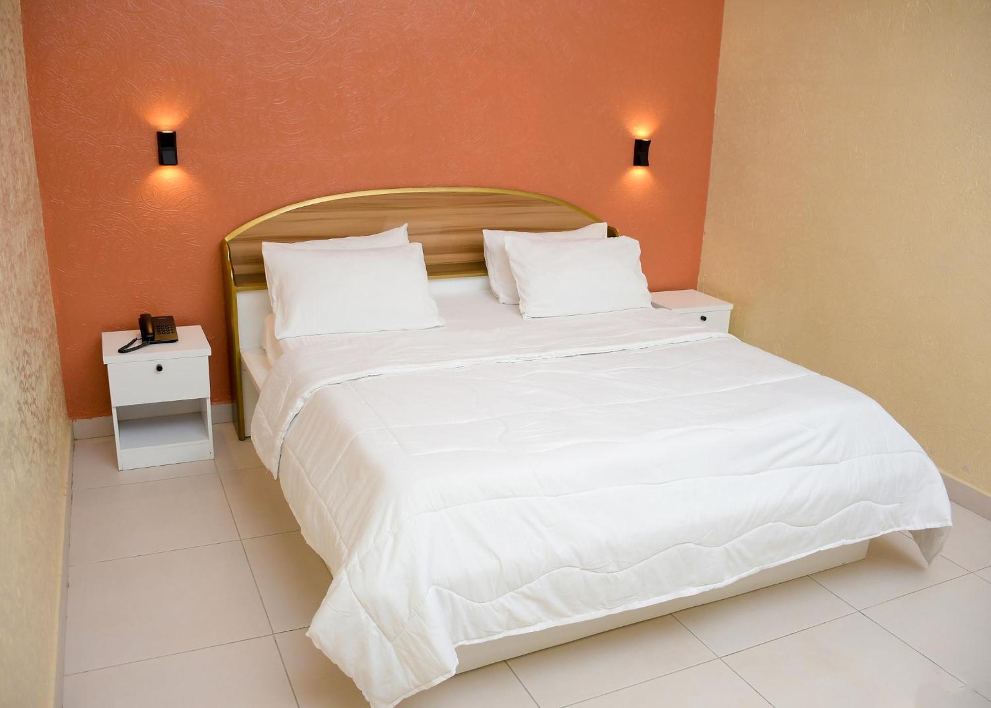 Hotel Mavilla Cotonou Ngoại thất bức ảnh
