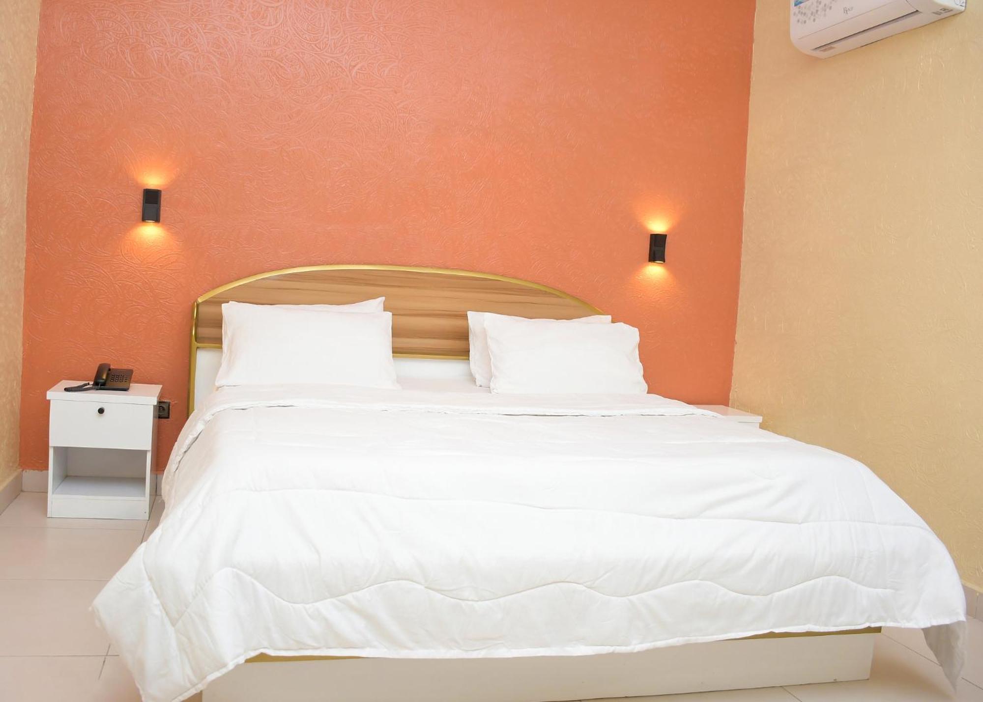 Hotel Mavilla Cotonou Ngoại thất bức ảnh