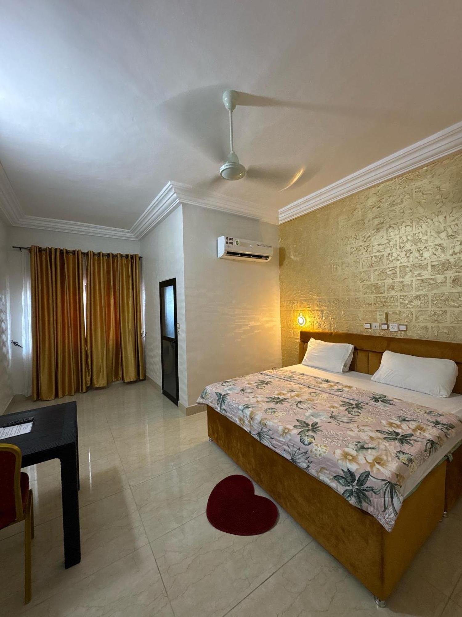Hotel Mavilla Cotonou Ngoại thất bức ảnh